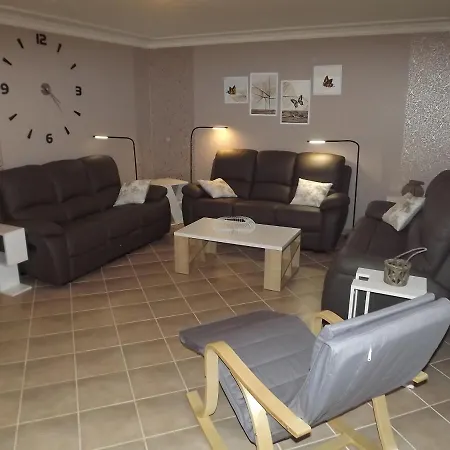 Grosszuegige Ferienwohnung Am Waldesrand Im Seenland Lauta Eksteriør billede