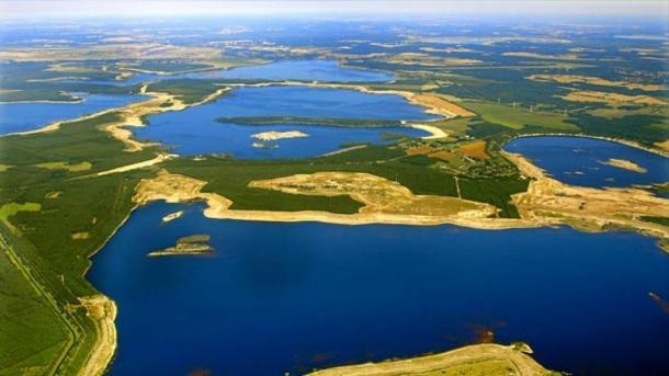 Grosszuegige Am Waldesrand Im Seenland Lauta