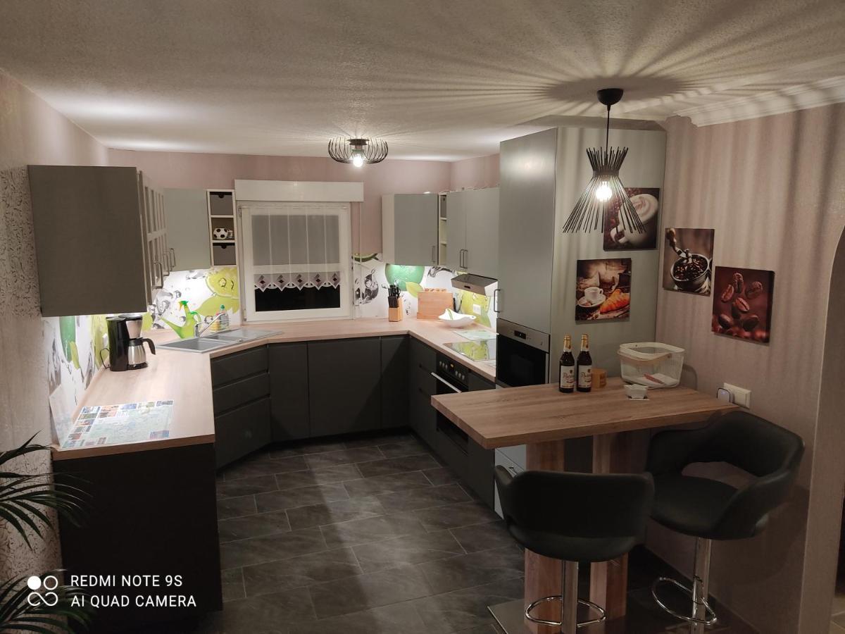 Grosszuegige Am Waldesrand Im Seenland Apartment
