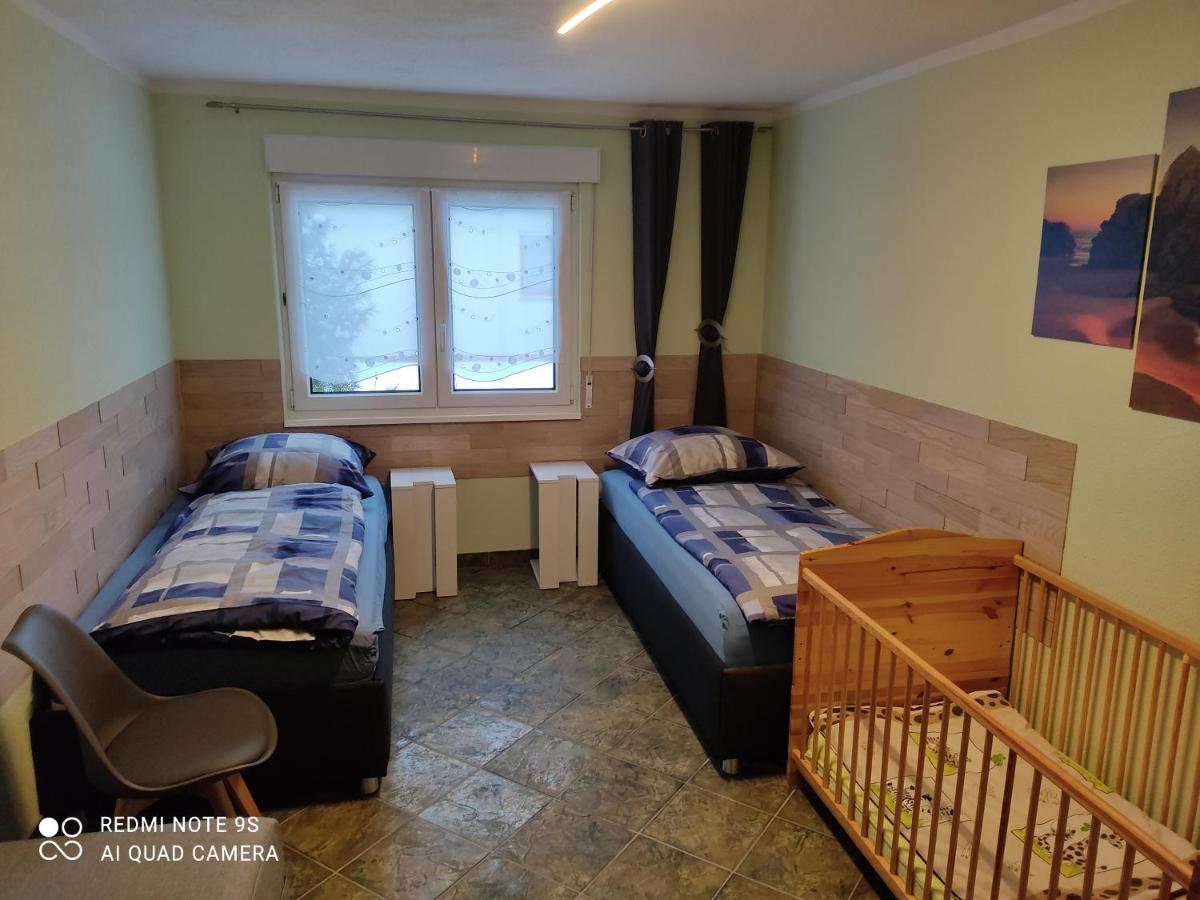 Grosszuegige Am Waldesrand Im Seenland Apartment
